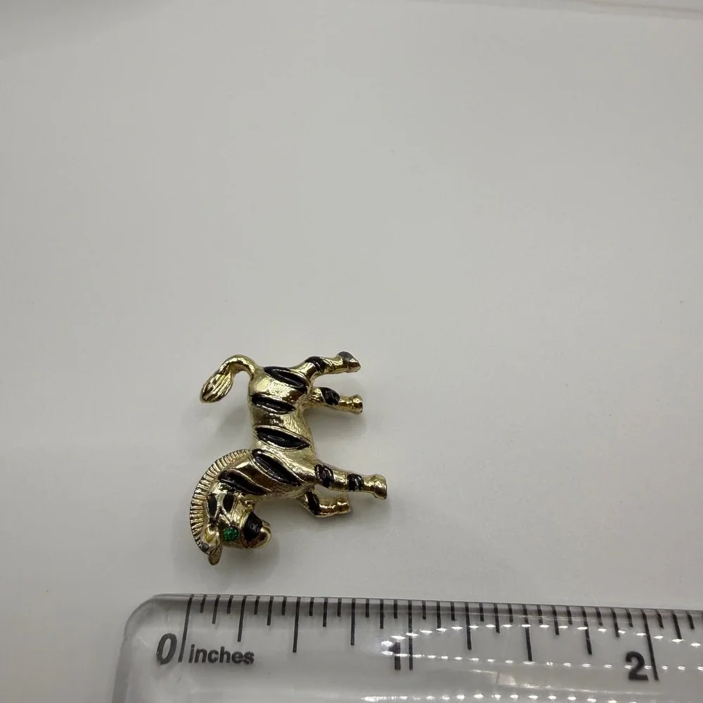 Vintage Gold Tone Zebra Brooch Pin Black Enamel Green Rhinestone Eye